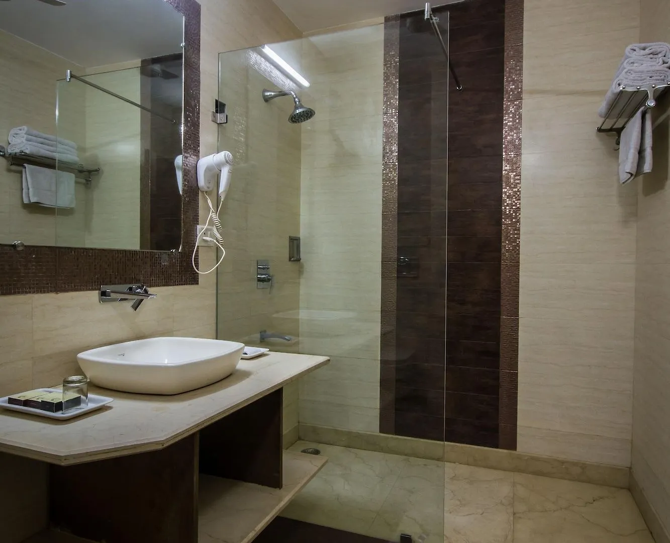 ***  The Suncourt Hotel Yatri Delhi  India