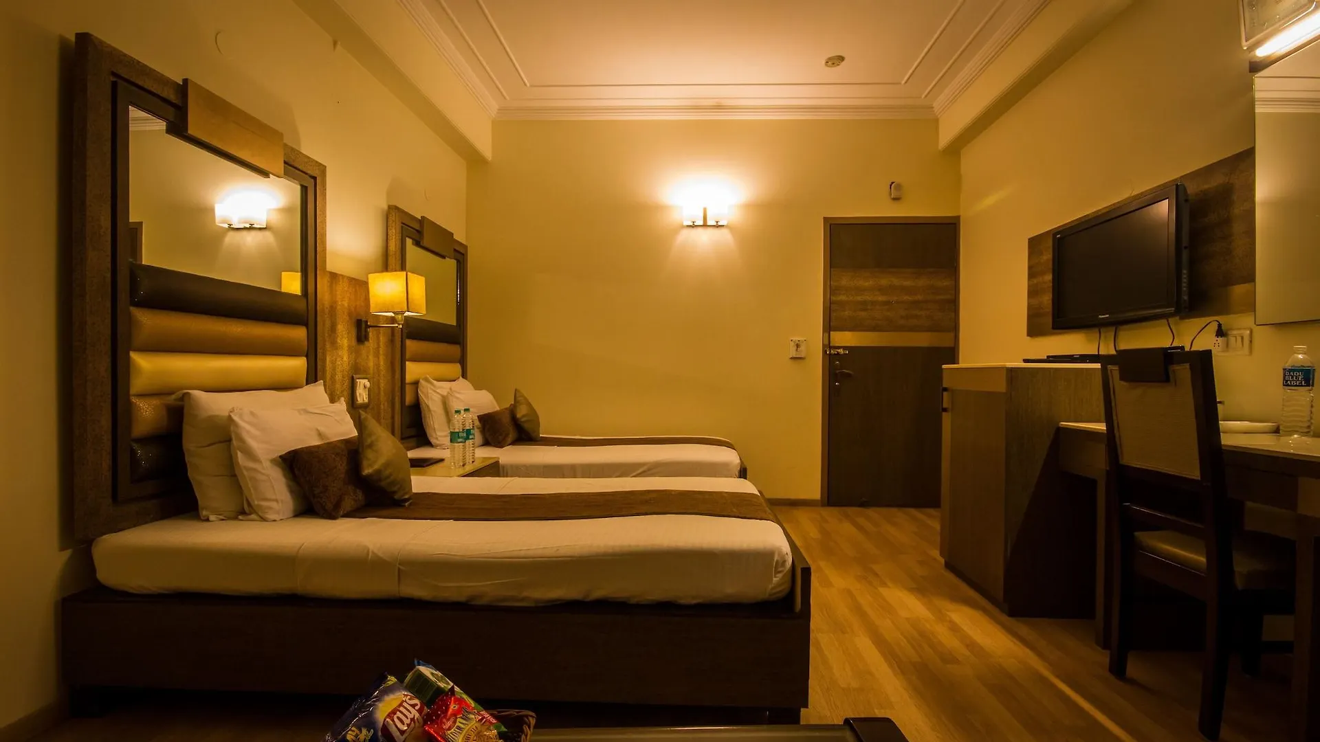 The Suncourt Hotel Yatri Дели