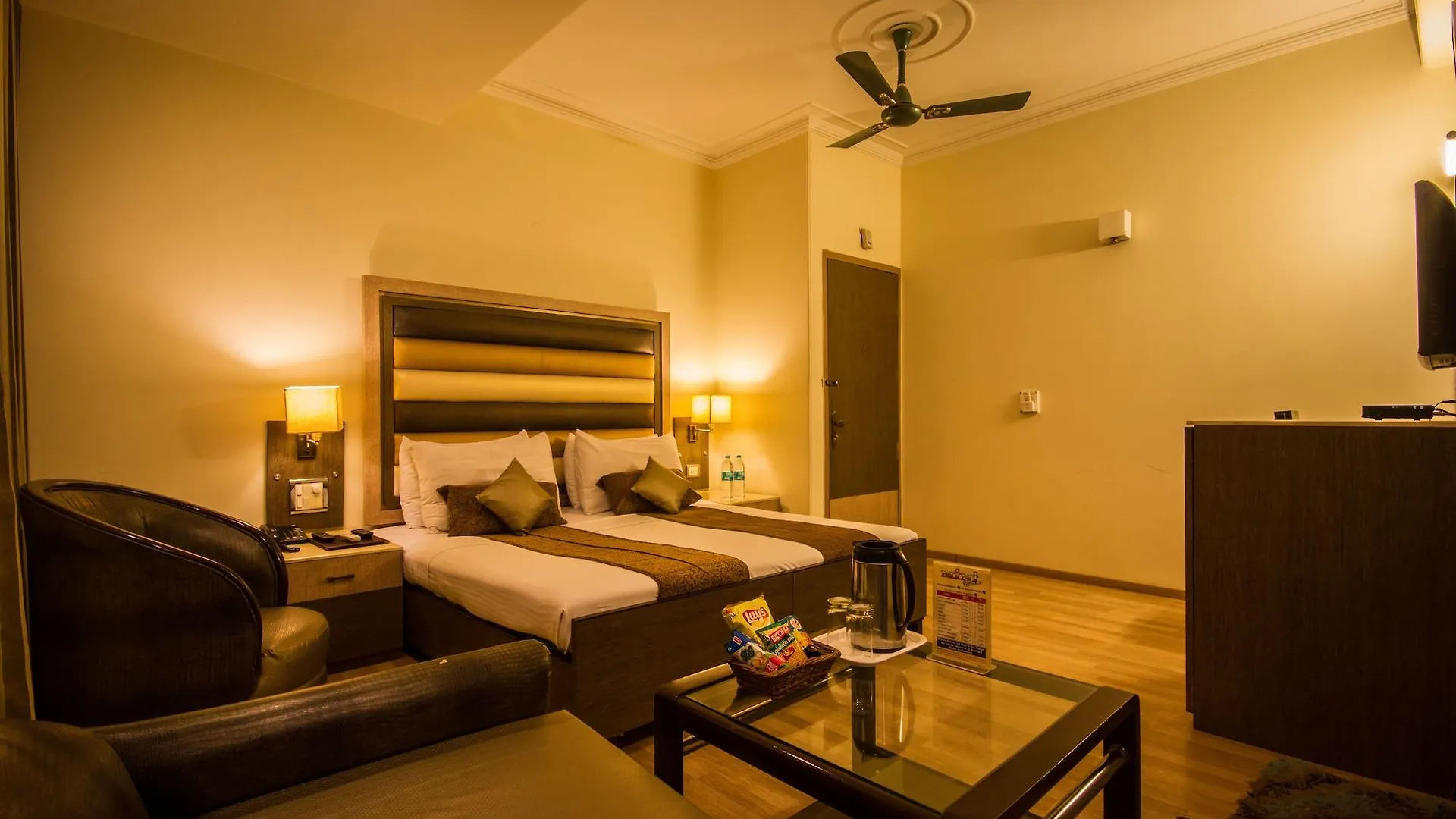 The Suncourt Hotel Yatri Дели 3*,