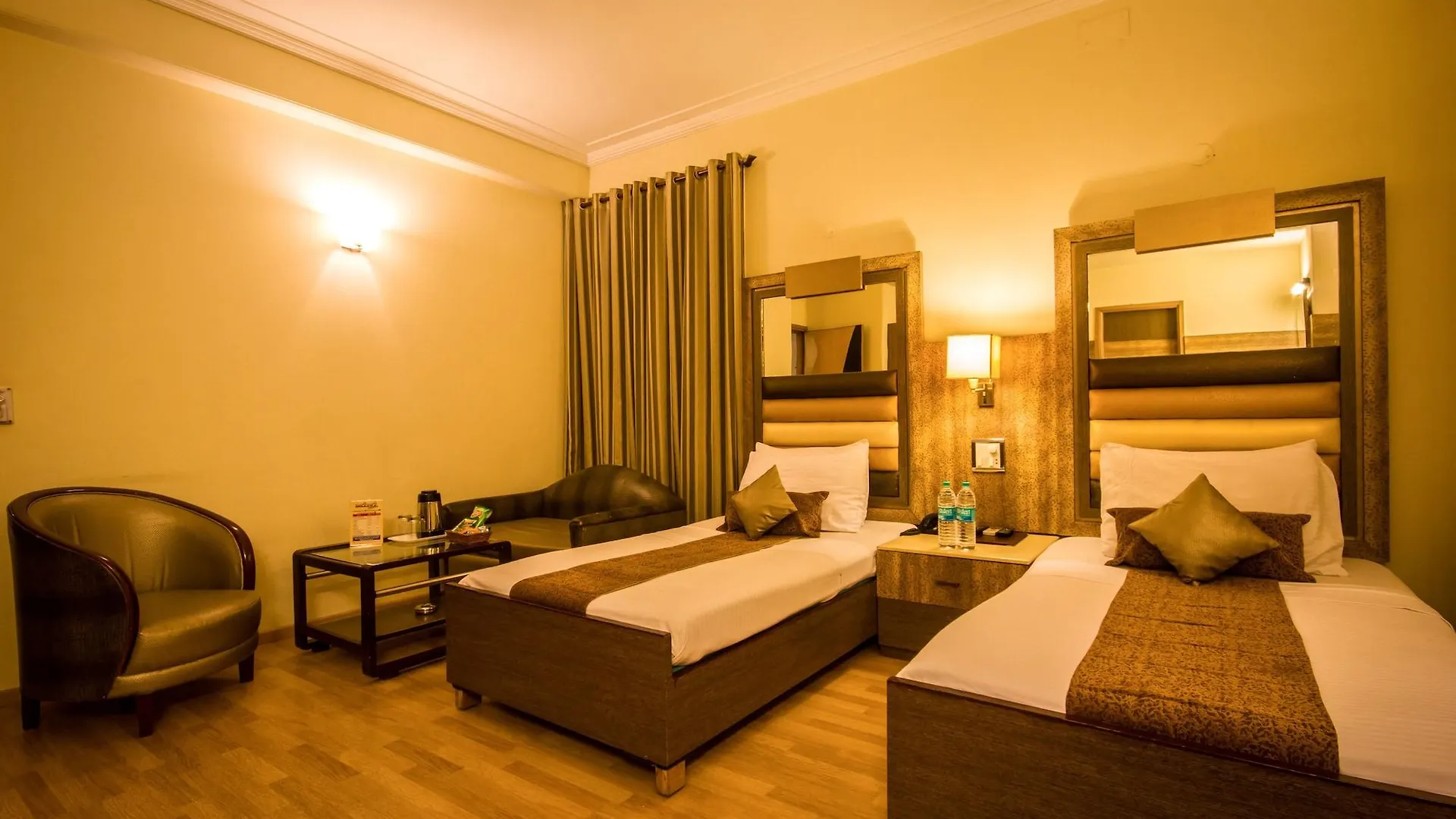 The Suncourt Hotel Yatri Дели