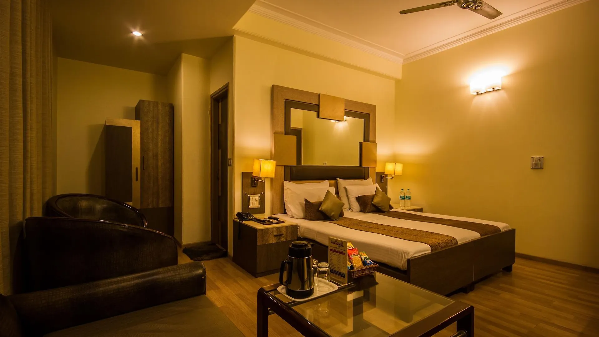 ***  The Suncourt Hotel Yatri Дели Индия