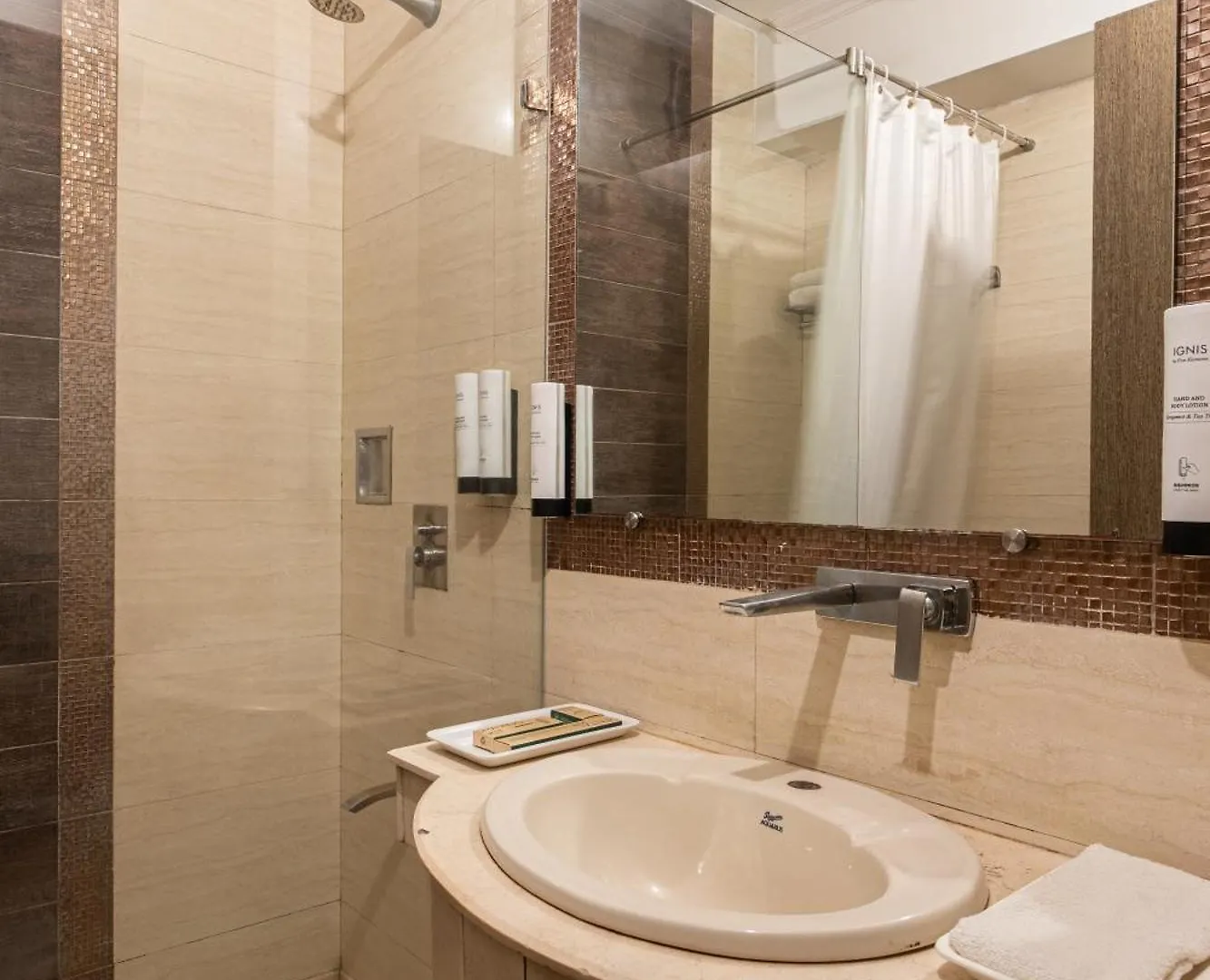 The Suncourt Hotel Yatri Дели 3*,