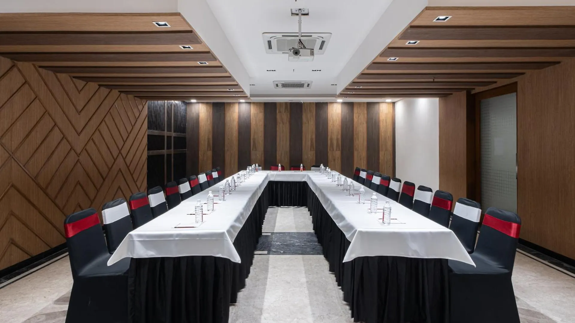 The Suncourt Hotel Yatri Дели
