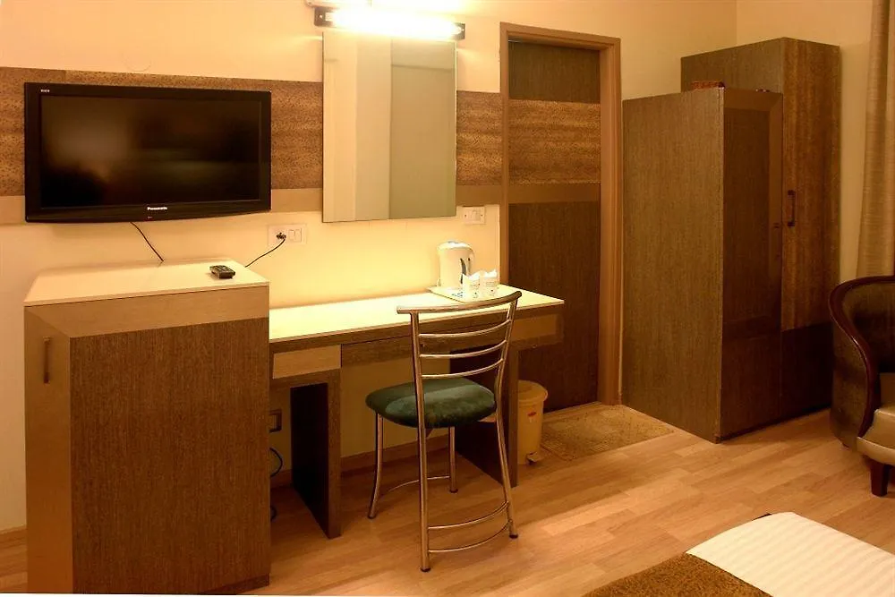 The Suncourt Hotel Yatri Дели