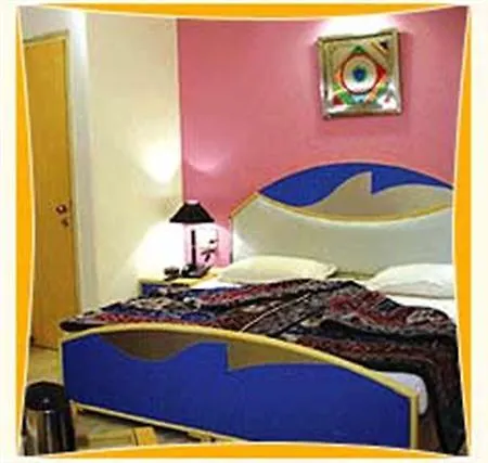 The Suncourt Hotel Yatri Delhi