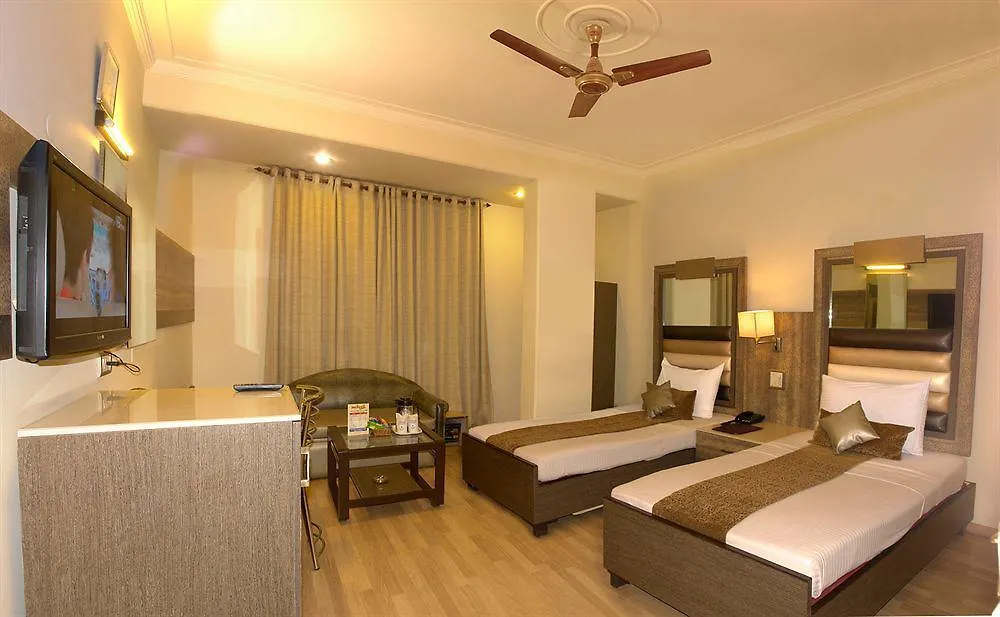 The Suncourt Hotel Yatri Delhi